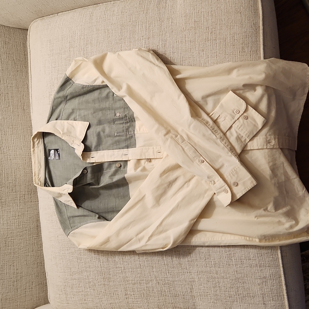 Northface Men's Medium Two-tone Button Down, Cream and gray